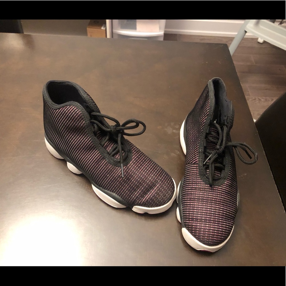 Black white & pink jordan horizon 5.5y